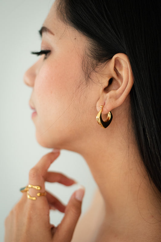 Cheny Huggie Earrings