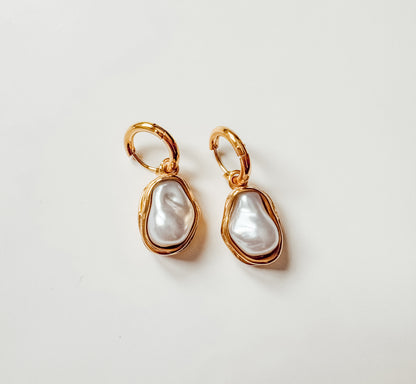 Mira Drop Pearl Earrings